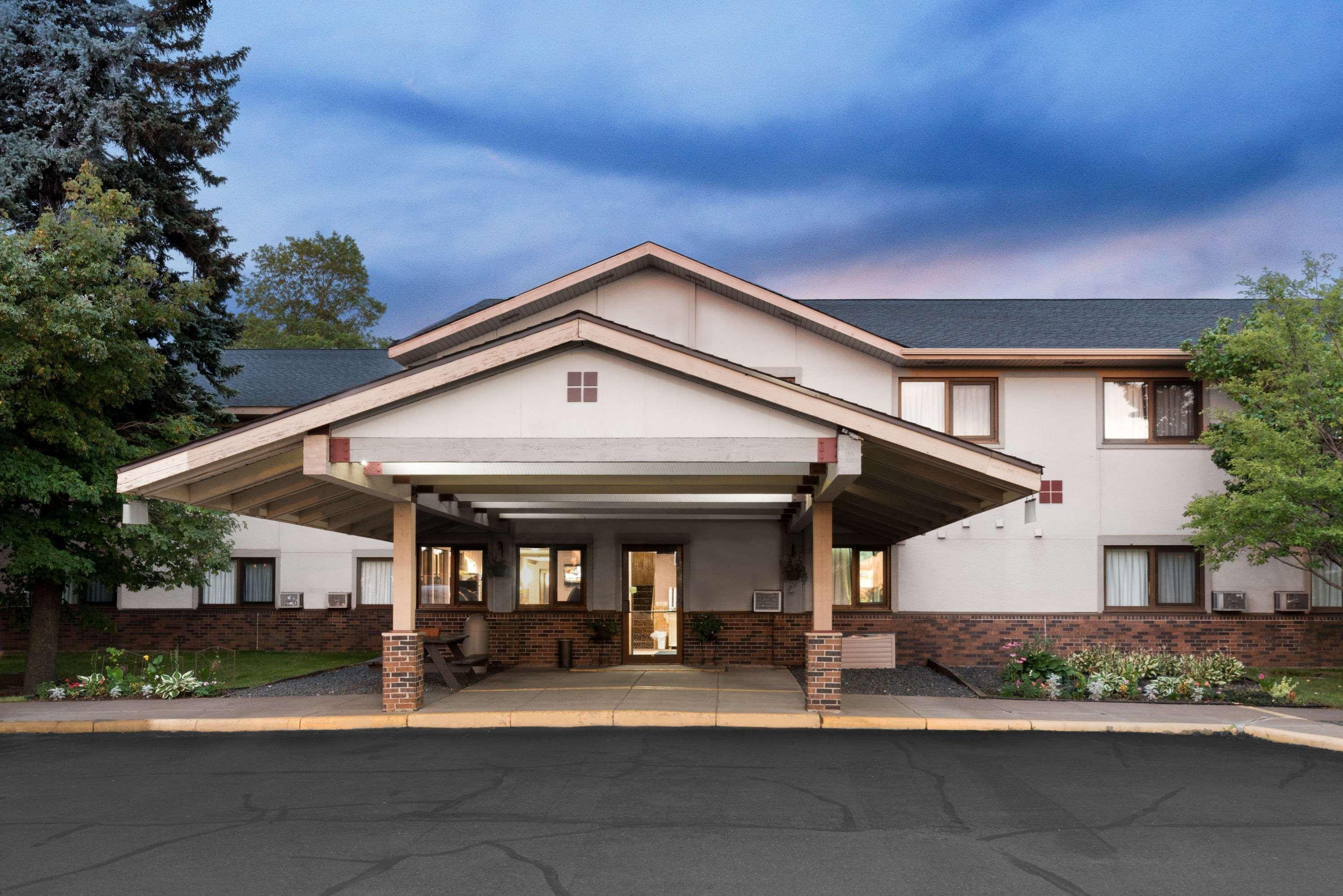 Hotel Super 8 By Wyndham Duluth Exterior foto